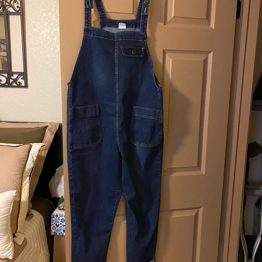 Cute denim overalls.
